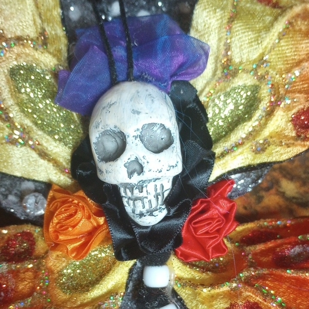 Butterfly Skull Ornament - Picture 3 of 4